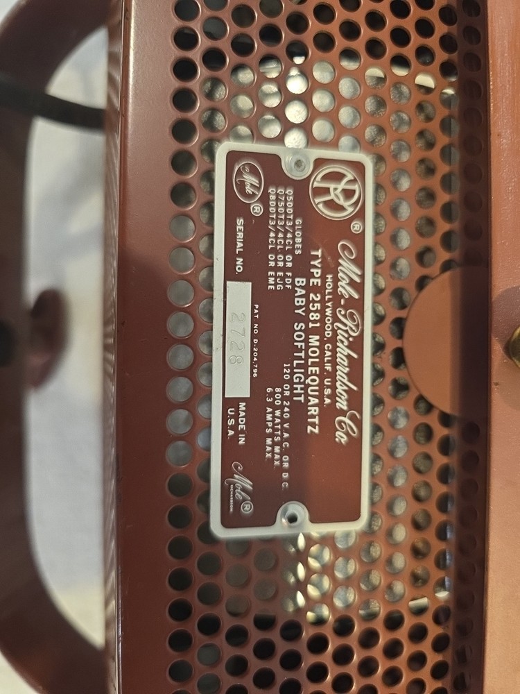 Mole Richardson Type 2581 Baby 800 Watt Molequatz Softlight Nice Pre-Owned