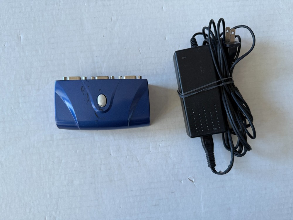 VS-121A VGA 2 PORT SWITCH WITH POWER ADAPTOR