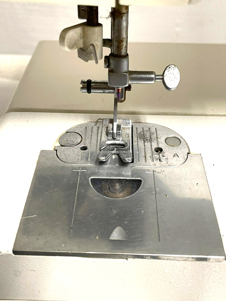 Singer Quantum 7060 Sewing Machine - High Precision