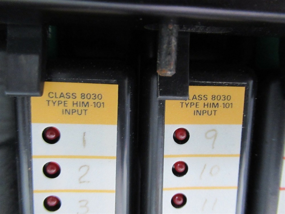 Square D Sy/Max Class 8030 Type PS-11 Programmable Controller HRK-100 Rack Unit