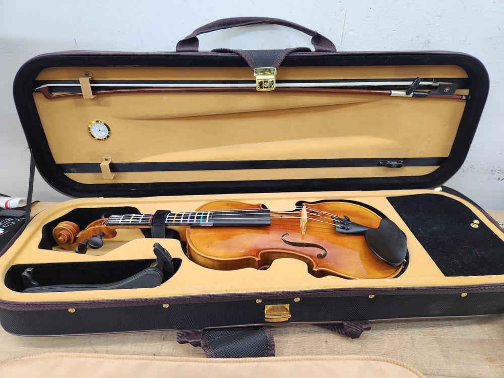 Revelle 500 Violin 4/4 w/ Case & Bow