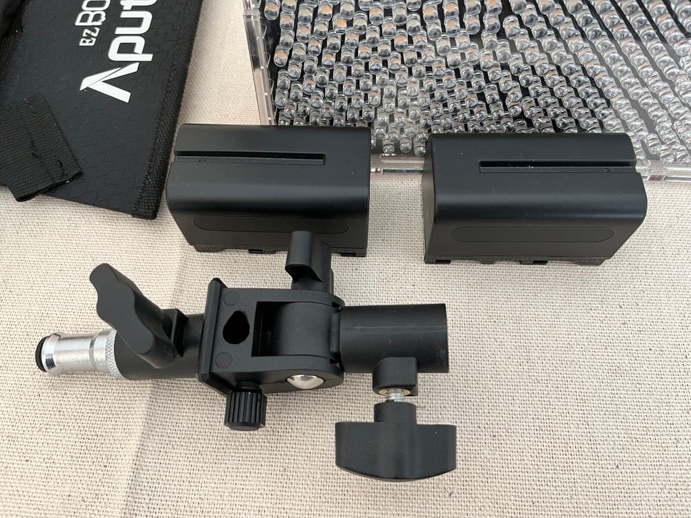 Aputure Amaran Tri-8c Daylight LED Video Light (V-Mount) Kit