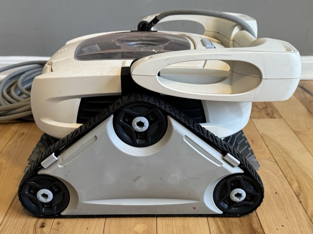 Polaris P825 Robotic Pool Cleaner w/ Control Panel