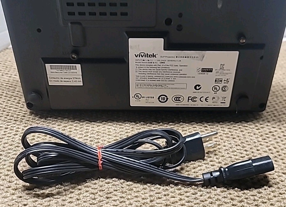 VIVITEK D965 DLP PROJECTOR WORKS GREAT!!