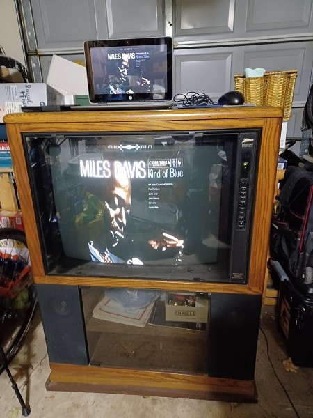 Zenith Color TV – Model SF2721HR
