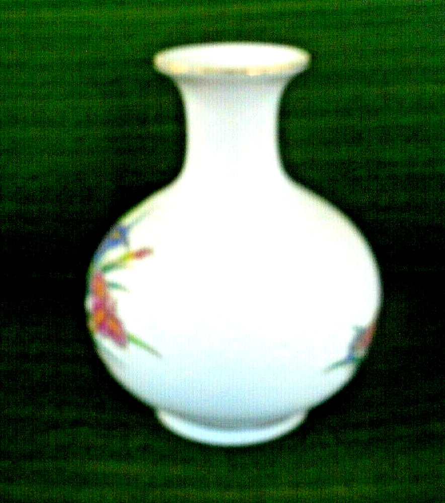 MACAU FLOWERED PORCELAIN VASE