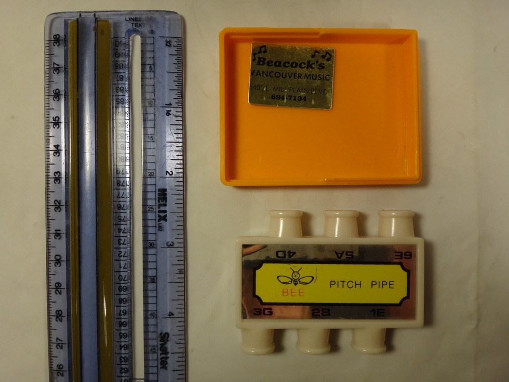 Vintage Bee Pitch Pipe Instrument Tuner with Partial Plastic Case Tested Working