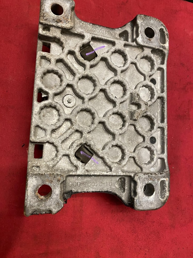 FREIGHTLINER Engine Mount , FRAME MOUNTED rear isolator U-30922-301, 01-34095-00