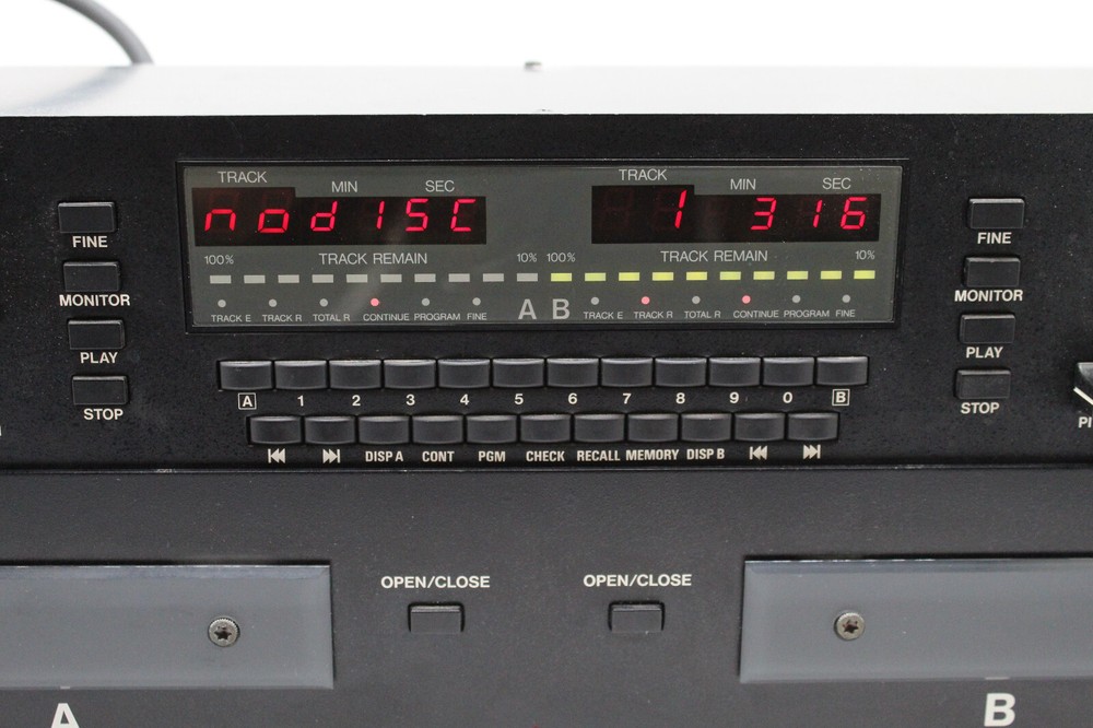 STANTON-VESTAX CD22 DUAL CD PLAYERS RACK MOUNT,