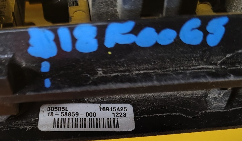 FREIGHTLINER DTL 16915481 SWITCH ASSEMBLY - POWER LOCK LEFT HAND