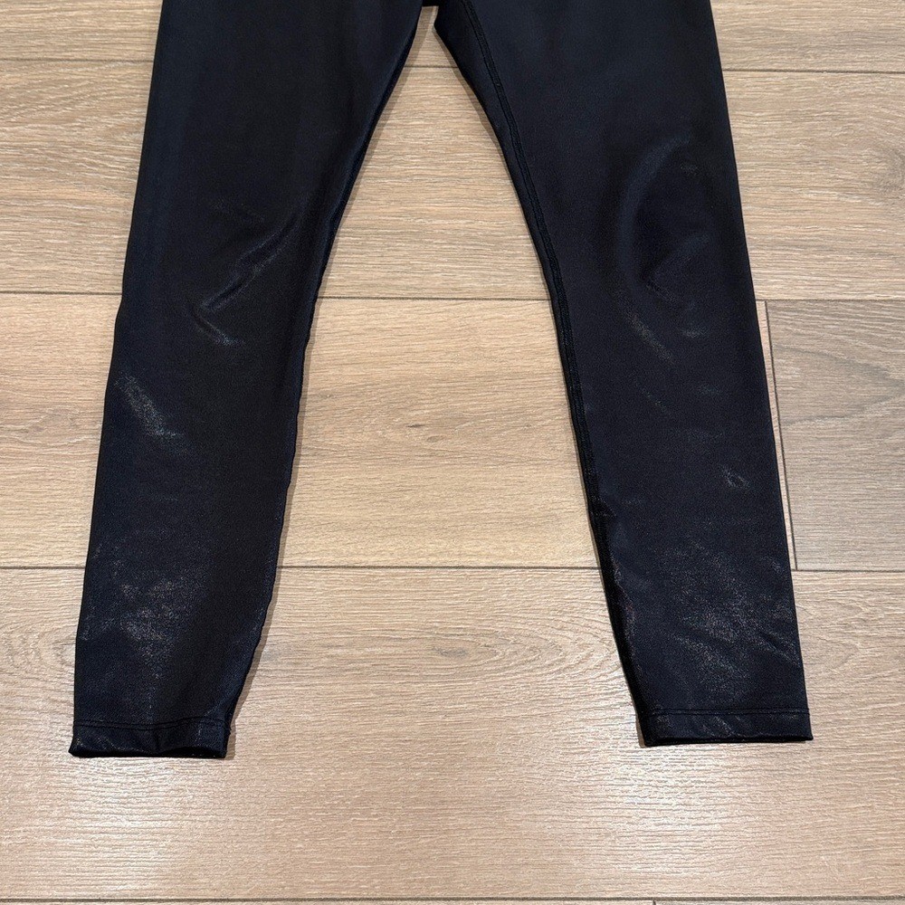 BEYOND YOGA Black Pearlized High Waisted Midi Active Workout Legging Size Medium