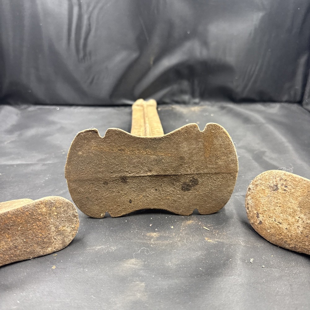 VINTAGE CAST IRON COBBLER SHOE FROM WARRANTED