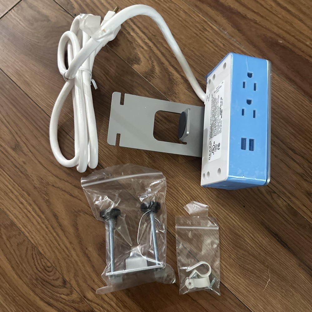 Dekko Ashley 210 Surface Power Module w/USB  Clamp, 5-15P, 6