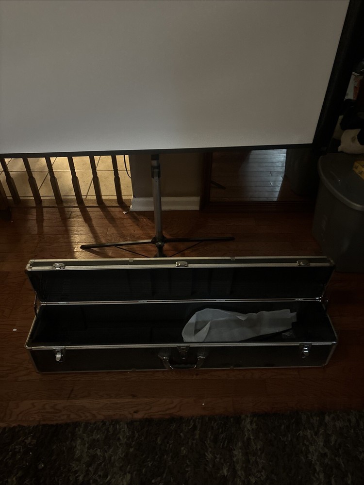 EPSON | Projector Screen (52X41 IN) With Lock Box