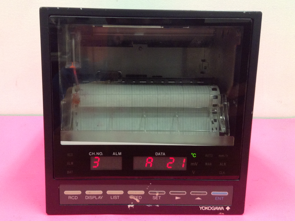 Yokogawa - Model: 4262 - uR 100T - Chart Recorder
