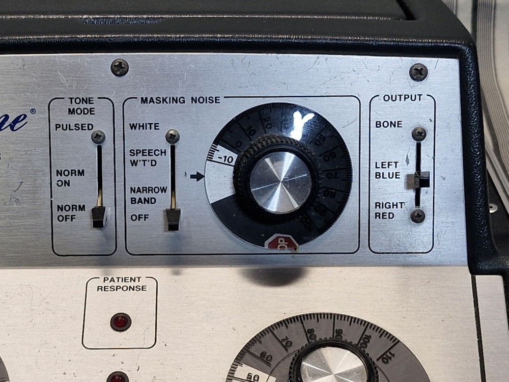 Beltone Model 120 Audiometer w/ Headphones