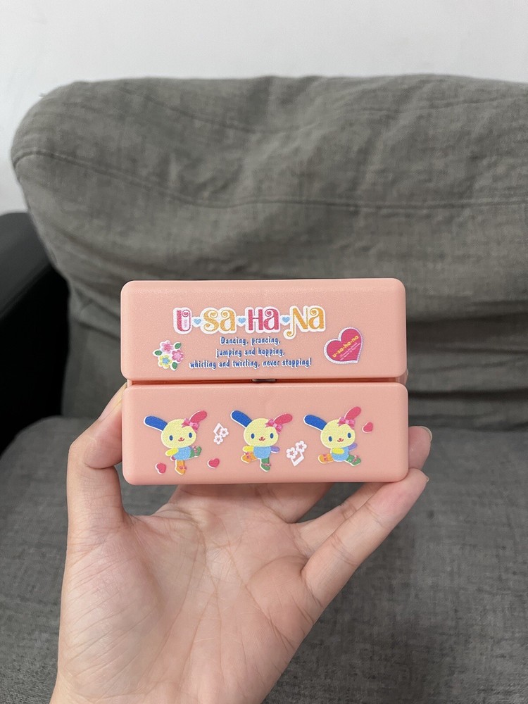 Usahana pill case