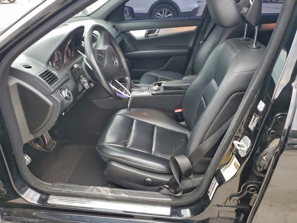 C220 2010 Glove Box 4945510