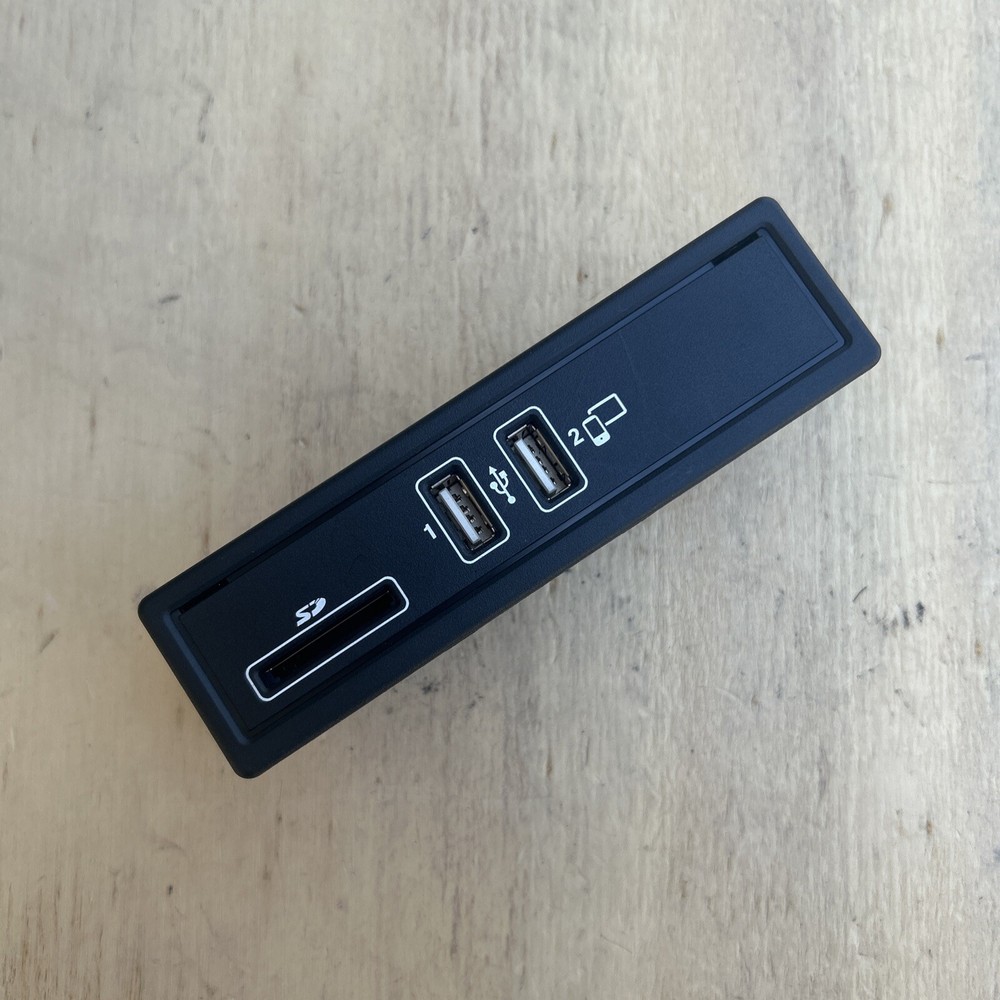 Genuine Mercedes OEM card reader USB connection module unit socket A2138200400