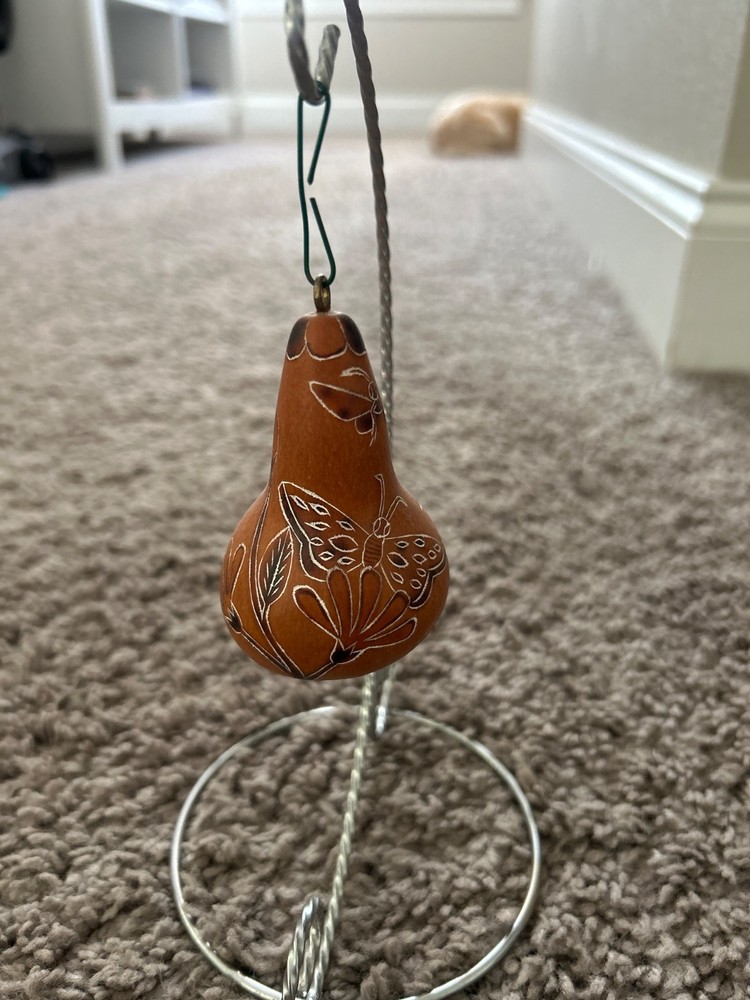 Small hanging gourd with butterfly theme