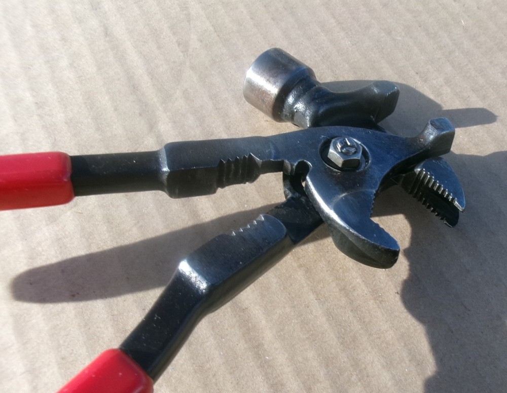Multi-Tool Hammer, Pliers, Nail Puller 6 in 1