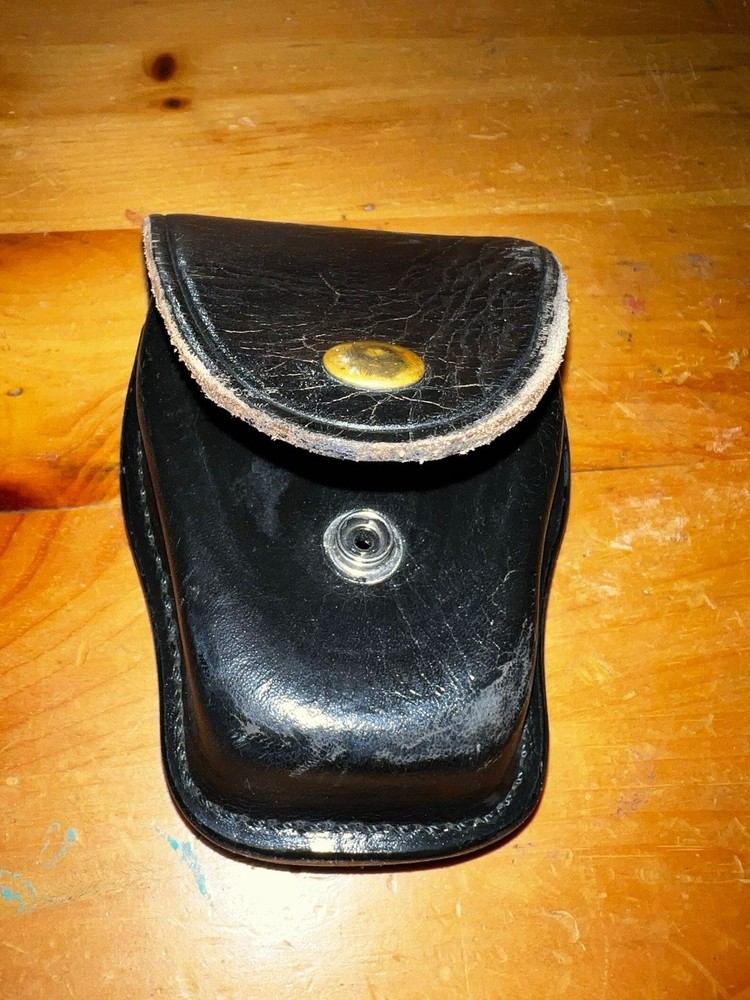 Deho Bianchi #35 Leather Handcuff Case with Snap Closure