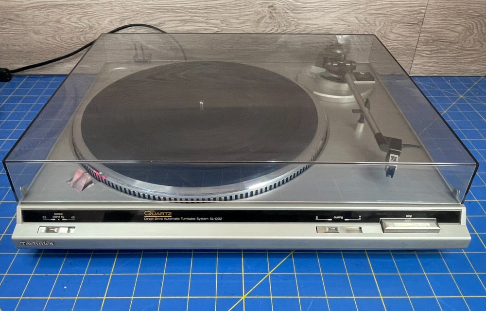 Technics direct drive auto-return turntable quartz SL-QD2