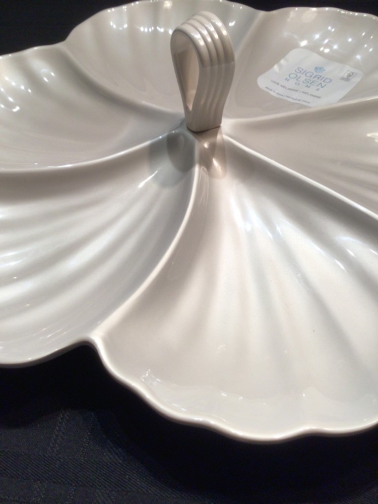 SIGRID OLSEN Melamine 15” Round platter pearlized shell petal NEW