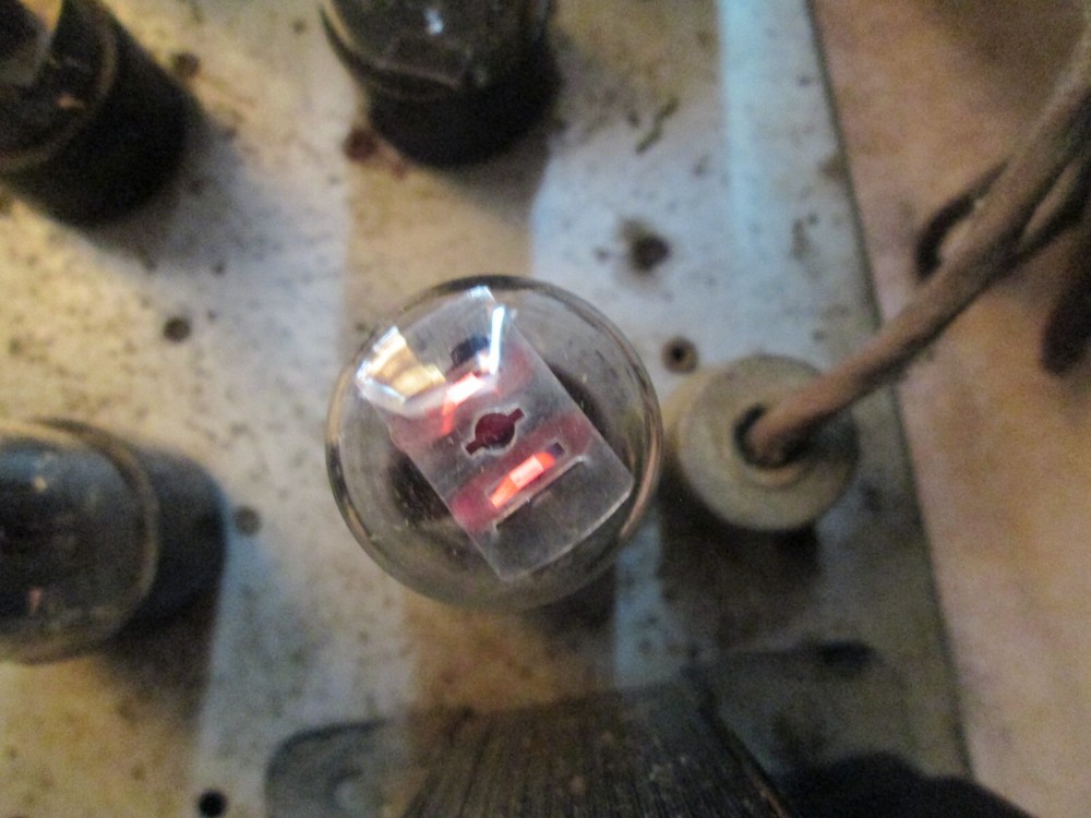 Capehart 634927 tube amplifier pulled from a Panamuse console Powers on