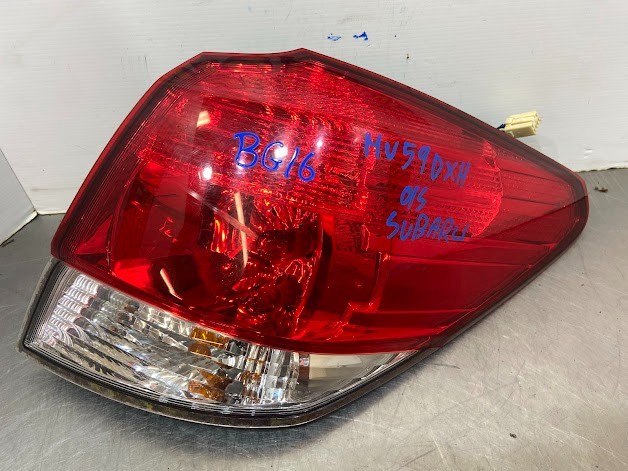 2009 SUBARU OUTBACK DRIVER SIDE RIGHT OUTER REAR LIGHT REF: BG16