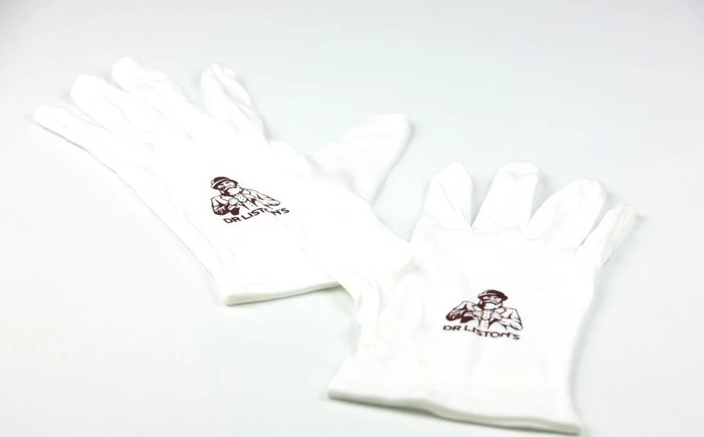 THE DR’S GLOVES