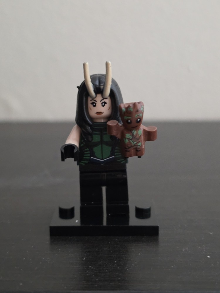 Alien Empath Minifigure (Mantis Inspired)