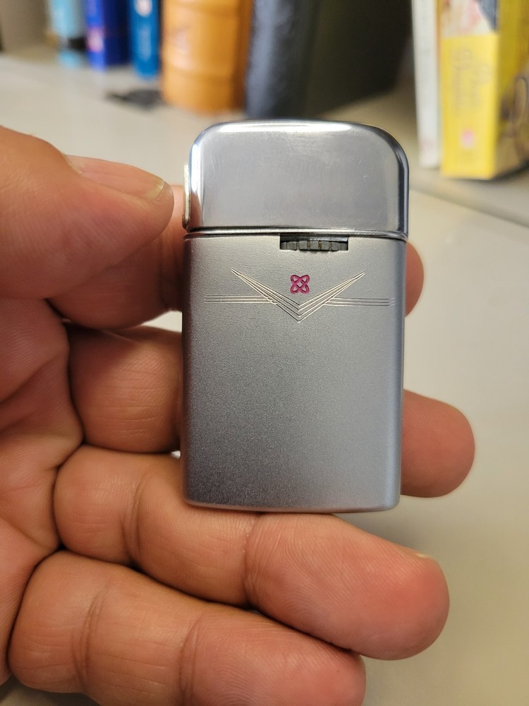 Vintage Ronson Varaflame Windlite Flip Lighter (WORKING)