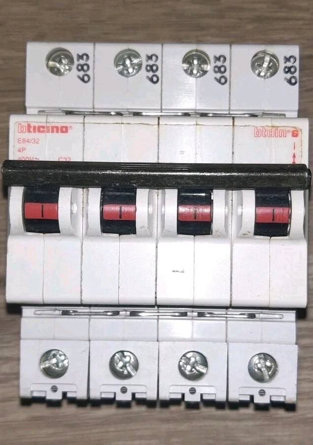 MAGNETOTHERMAL DIFFERENTIAL 400 V E84/32 Bticino