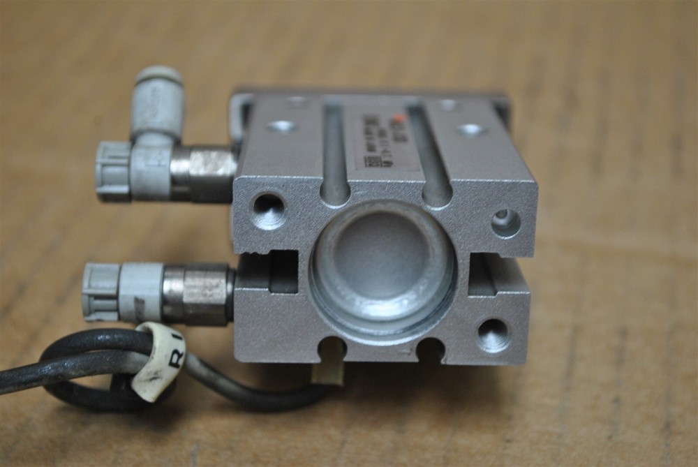 SMC Pneumatic Parallel Gripper Part No. MHX2-20D