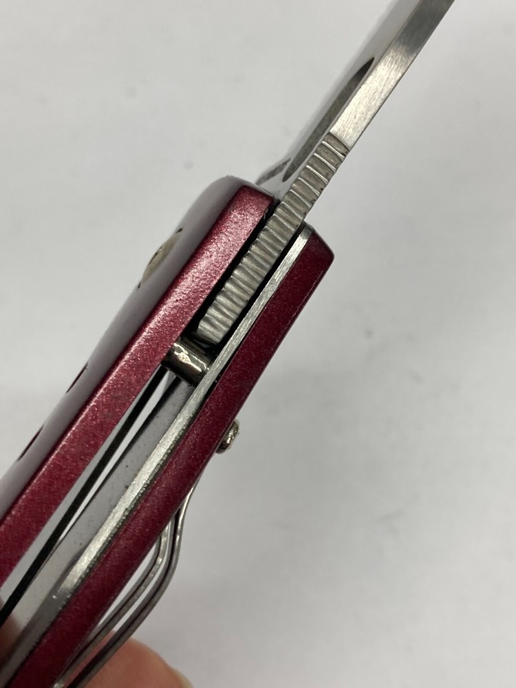 Red Folding Super Knife w/Combo Blade, Thumbhole, Linerlock C-829RD