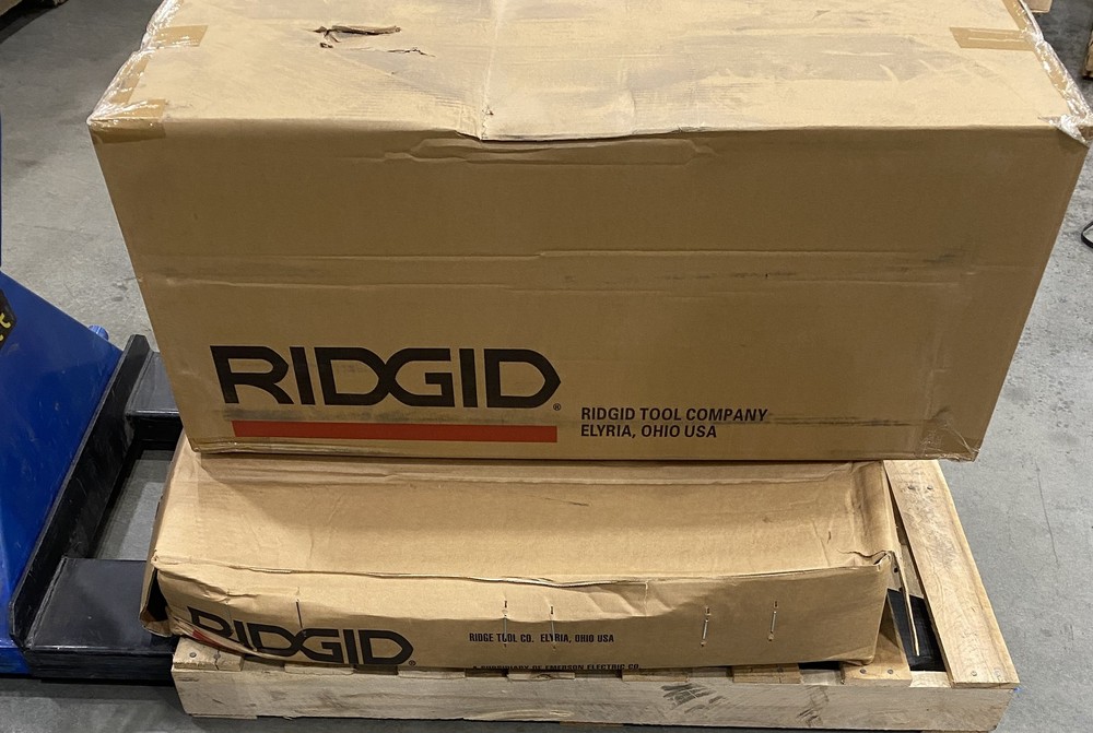 Ridgid 200A Universal Wheel & Cabinet Stand Box 1/2, 2/2