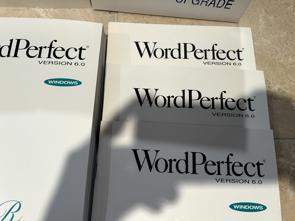 Windows WordPerfect Version 6.0 Word Processor Software, Draw 2.1, & ref chart