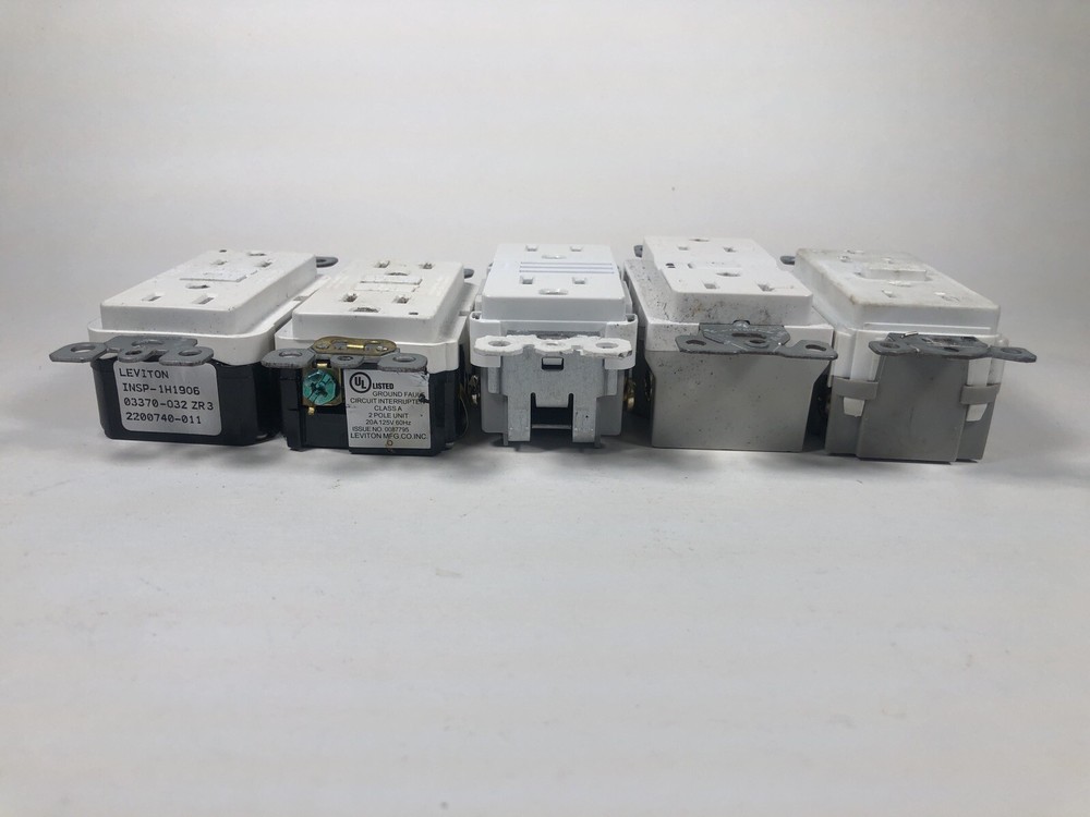 Leviton and mixmatch bundle 5 plugs - GOOD
