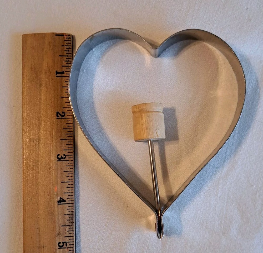 Metal Heart-Shaped Egg/Pancake Ring with Handle