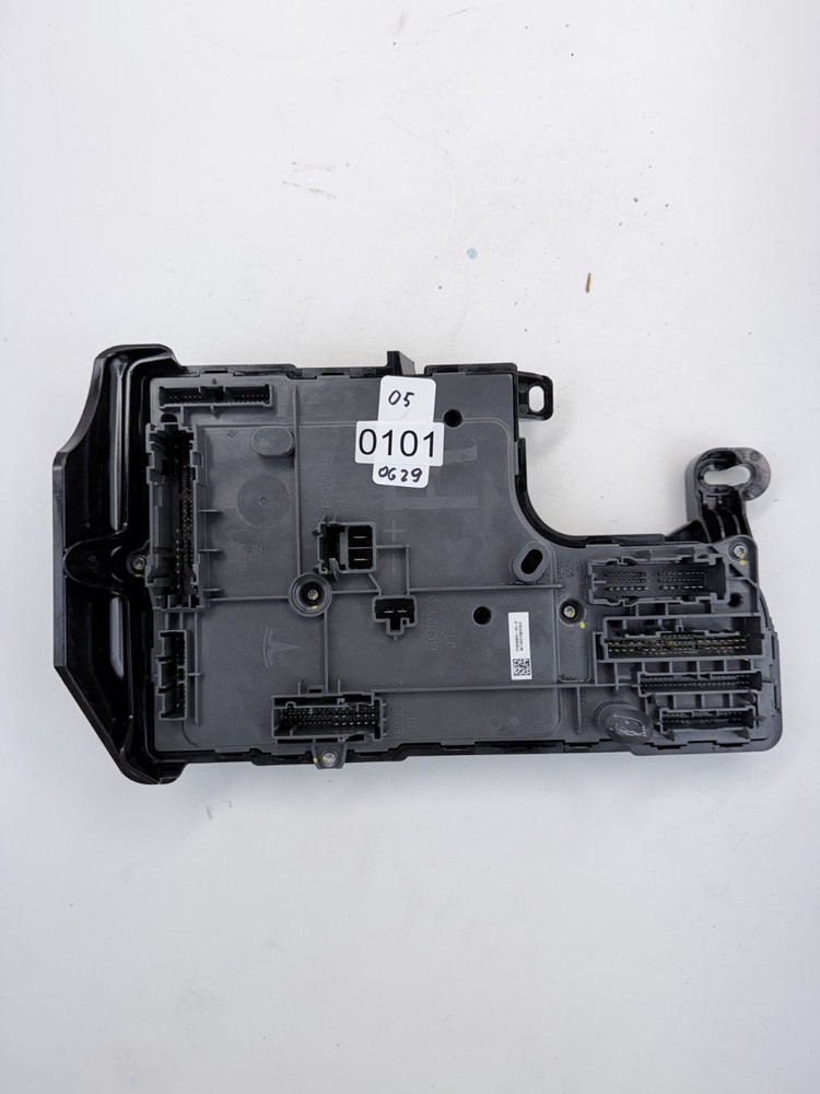 Tesla Model 3 M3 24-25 Front Right Low Voltage Body Controller 1834629-10-D