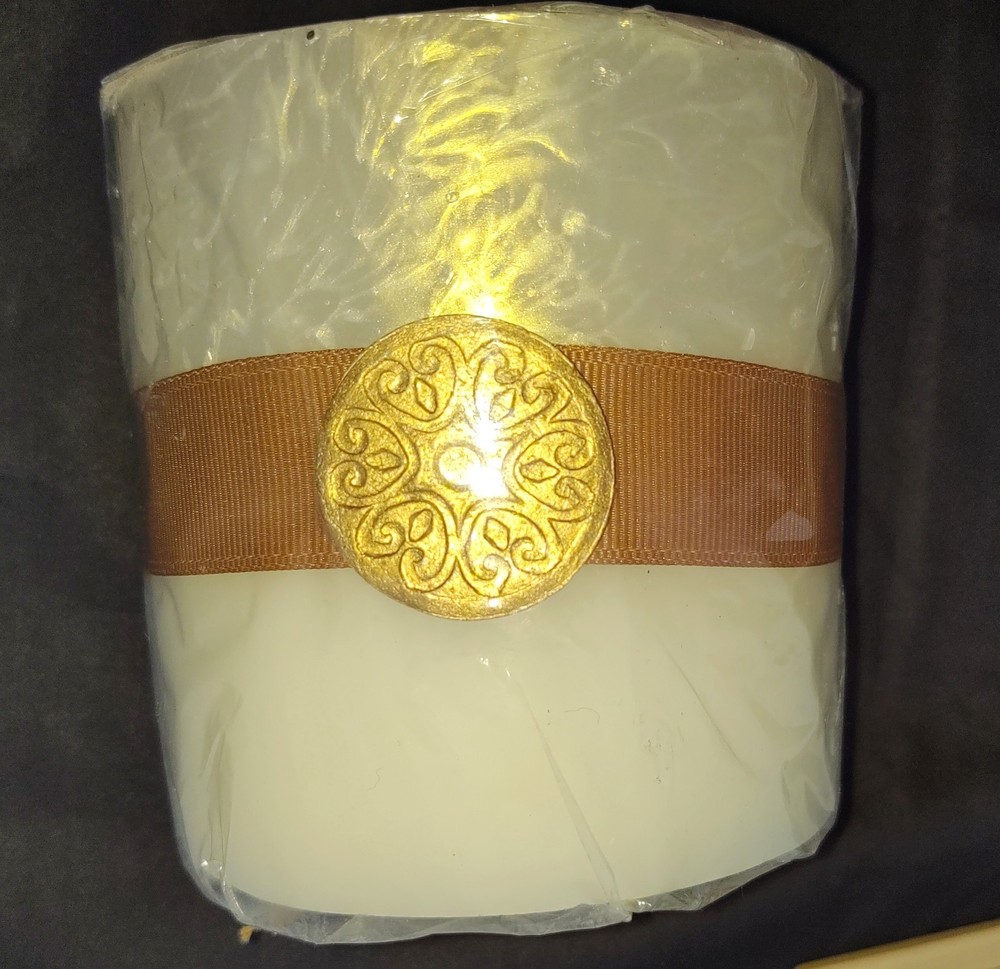 ELEGANT WHITE CANDLE