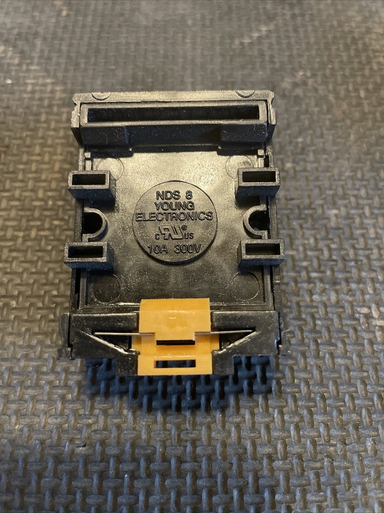 Young Electronics NDS-8 Relay Socket