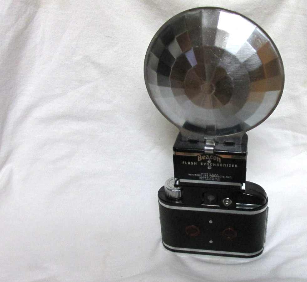 VINTAGE 1950s BEACON II CAMERA w/ FLASH FOR DISPLAY