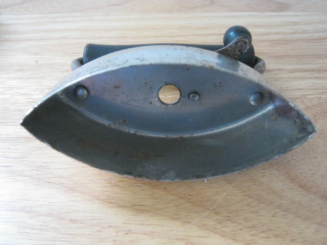 Vintage Dover No. 912 Small Sad Iron