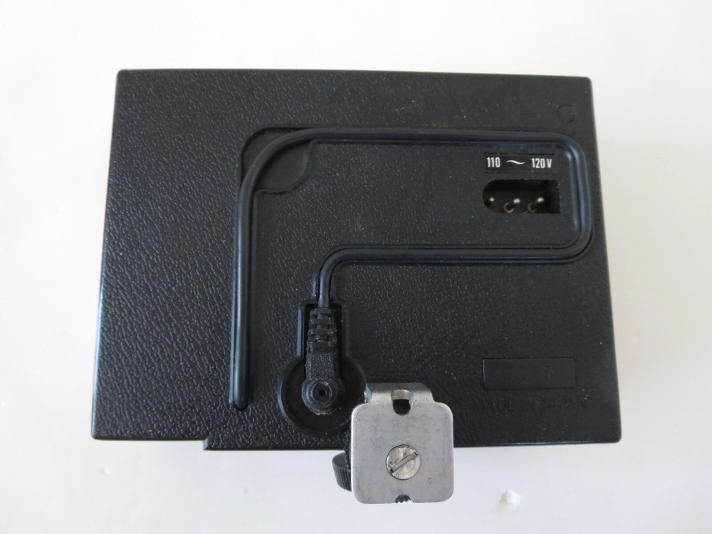 VINTAGE POPULAR 505-S SOLID STATE FLASH UNIT W ITH POWER SUPPLY AND BRACKET