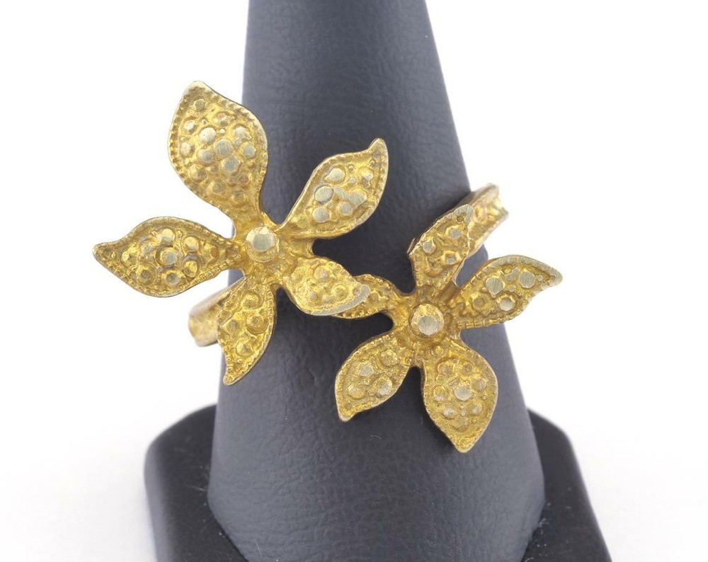 Flowers Adjustable Ring Raw brass (19mm 9US inner size - Adjustable ) OZ2827