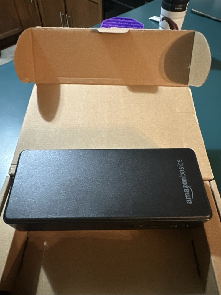 Amazon basics USB 3.0 Universal Laptop Docking Station B073787QMY
