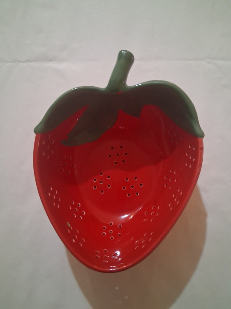 Strawberry 🍓 Shaped Colander New Unused Condition
