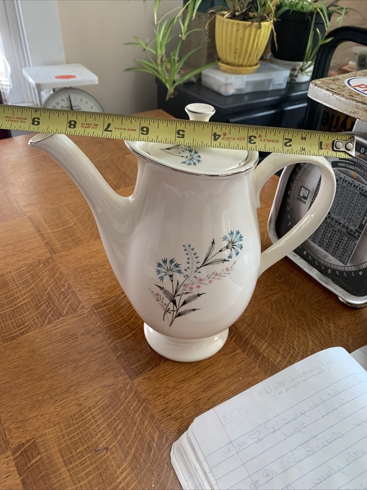 Taylor Smith Taylor - VERSATILE - BACHELOR BUTTON - TEAPOT with LID